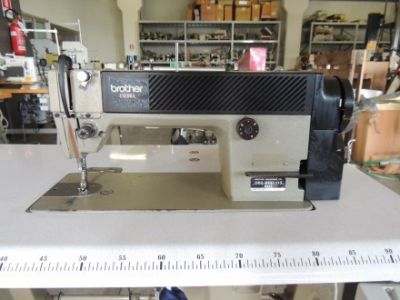 Brother DB2-B737-113  usata Macchine da cucire