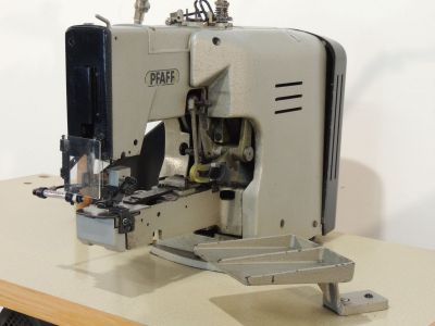 used PFAFF 3306-7-01-B - Sewing